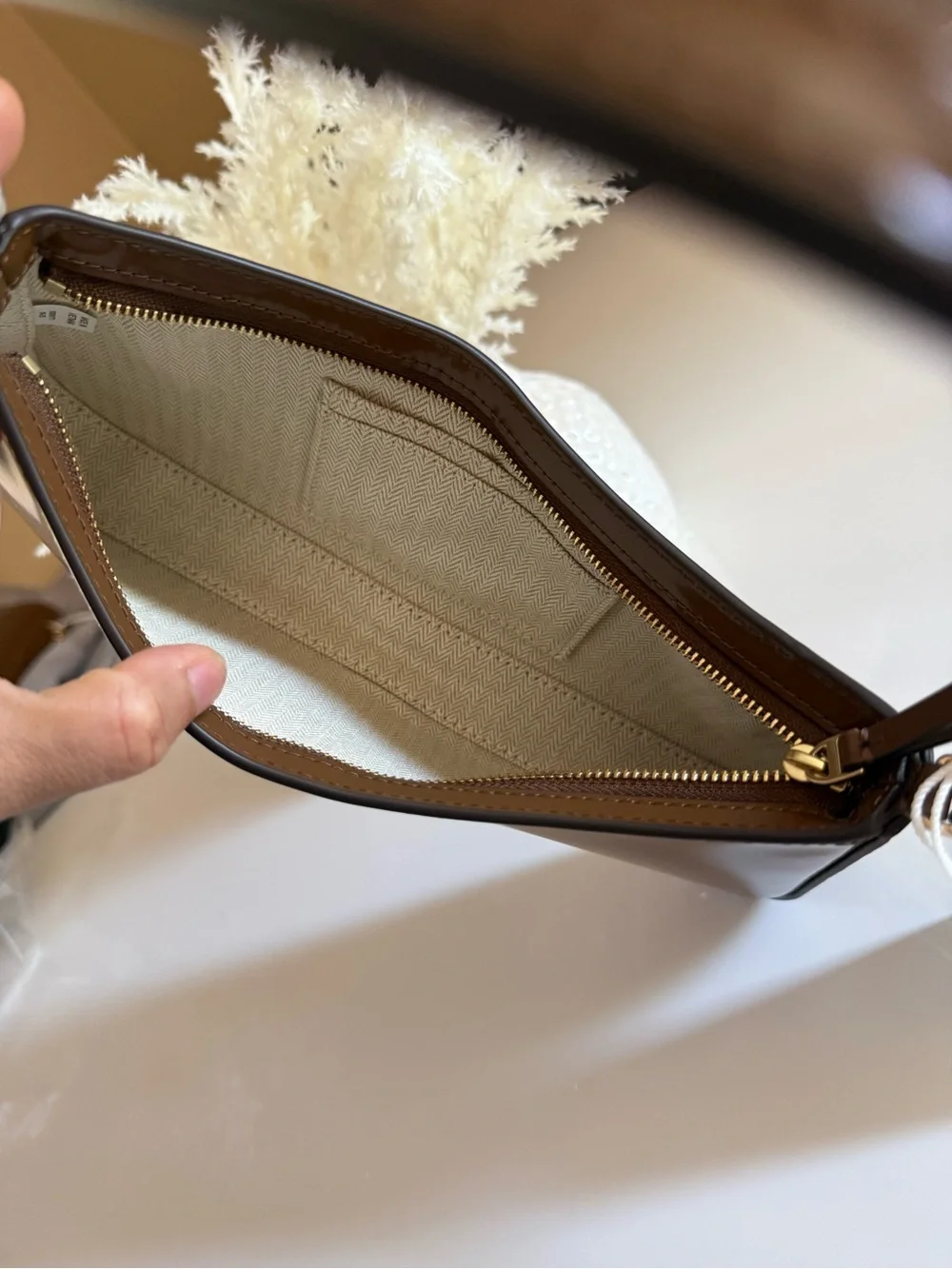 NWT , tory burch Emerson smooth shoulder bag brown rich walnut $400
